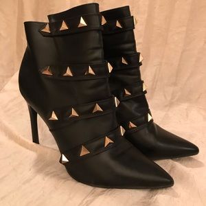 Gorgeous black/gold studded bootie